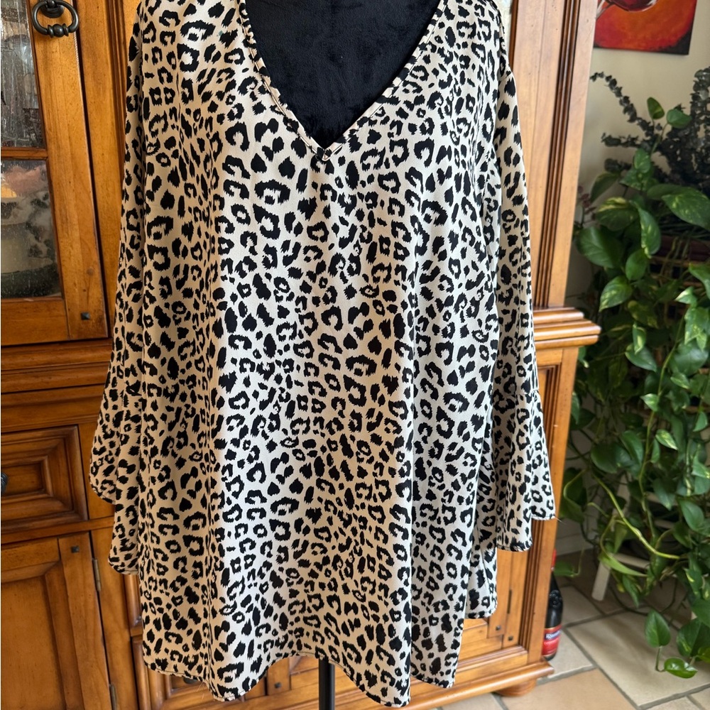 Leopard Print V-Neck Women's Top - Black & Cream